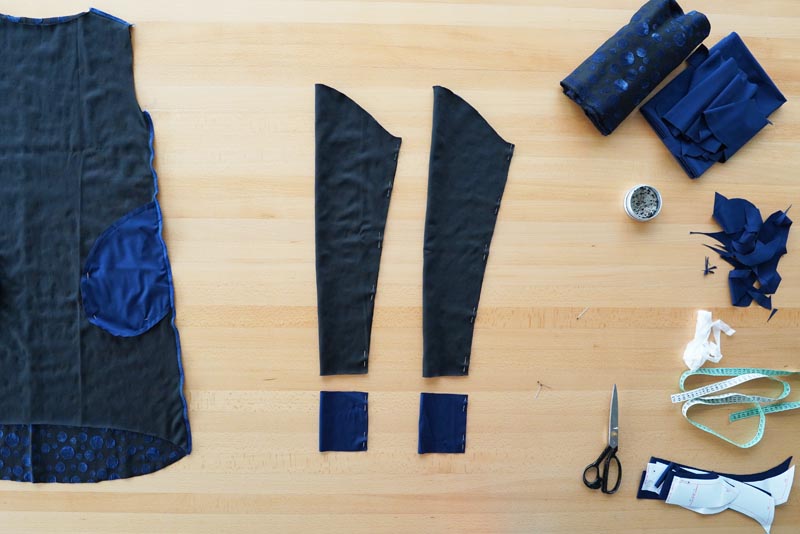 Návod a střih na jednoduché volnější podzimní / zimní šaty - všití rukávů