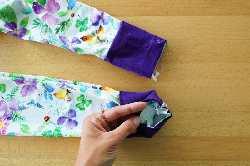 Jak ušít dětské sportovní legíny se sedlem - lem nohavic