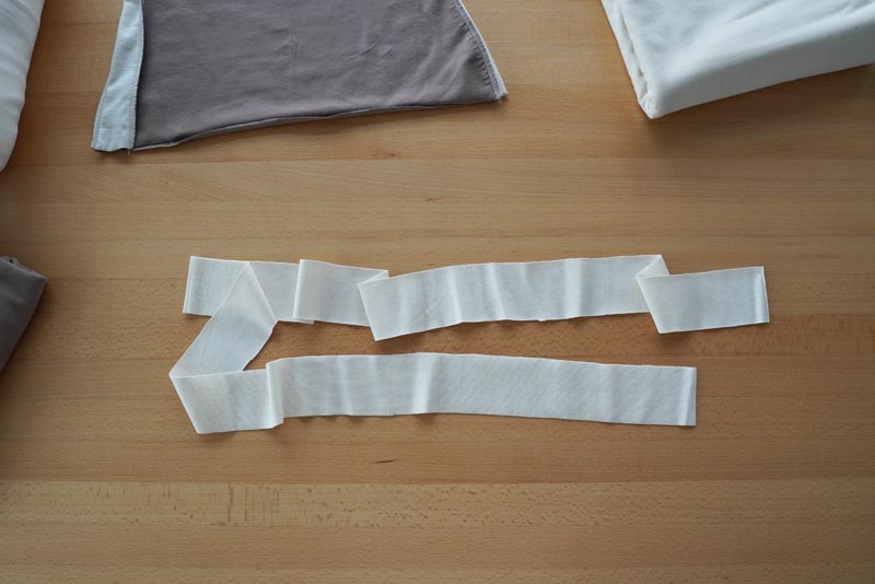 Střih a návod jak ušít jednoduché dámské tílko s úzkými ramínky, lem průramků a zadního dílu