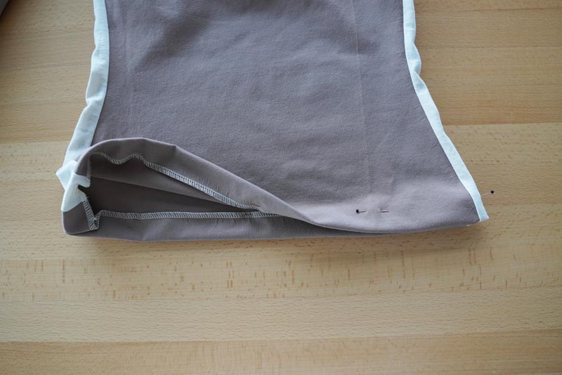 Střih a návod jak ušít jednoduché dámské tílko s úzkými ramínky, spodní lem