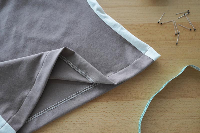 Střih a návod jak ušít jednoduché dámské tílko s úzkými ramínky, spodní lem
