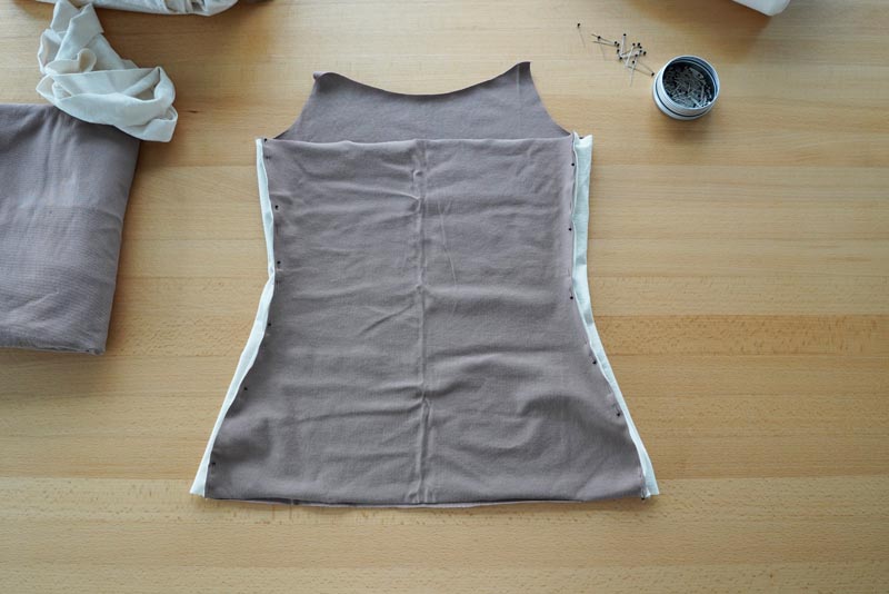 Střih a návod jak ušít jednoduché dámské tílko s úzkými ramínky, boční dílky