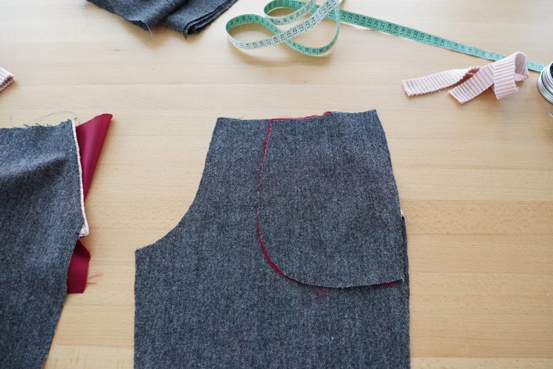 Jak ušít klínovou kapsu s ozdobnou paspulkou nebo kontrastním lemem - kompletace kapsového váčku