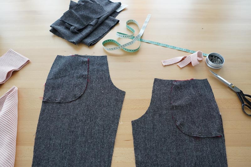 Jak ušít klínovou kapsu s ozdobnou paspulkou nebo kontrastním lemem - kompletace kapsového váčku