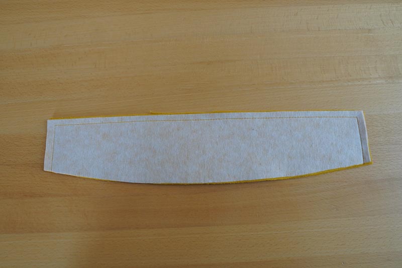 Jak ušít tričko se zipem a nízkým stojatým límečkem - límeček