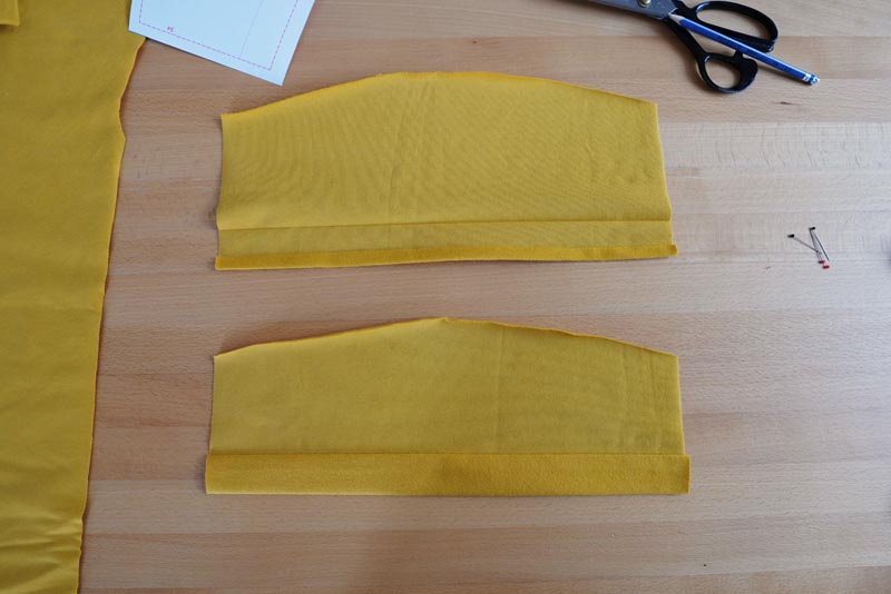 Jak ušít tričko se zipem a nízkým stojatým límečkem - rukávy