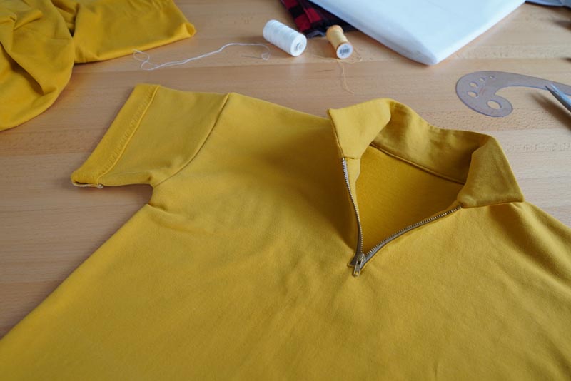 Jak ušít tričko se zipem a nízkým stojatým límečkem