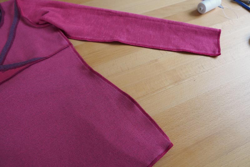 Jak ušít kojící tričko (střih a návod zdarma) - spodní lem