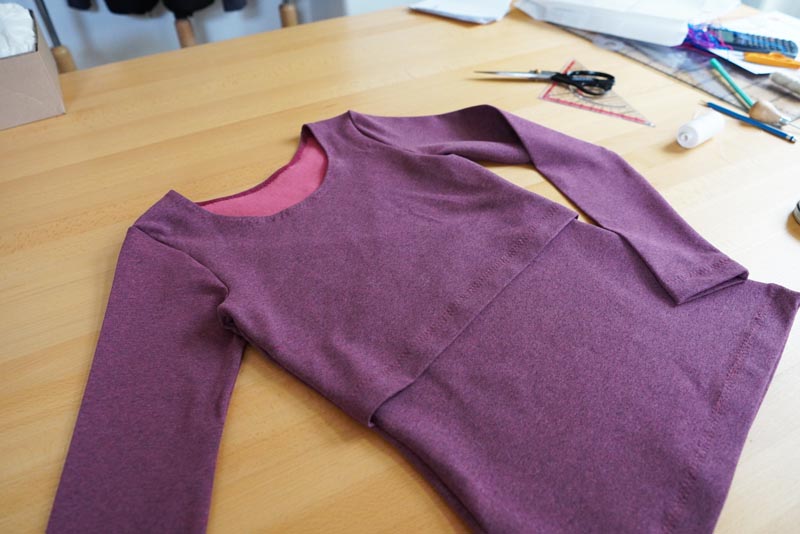 Jak ušít kojící tričko (střih a návod zdarma)