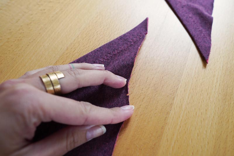 Jak ušít kojící tričko (střih a návod zdarma) - přední překřížení přes prsa