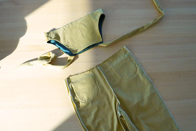 Jak ušít jednoduché lacláče - kompletace sedla a kalhot