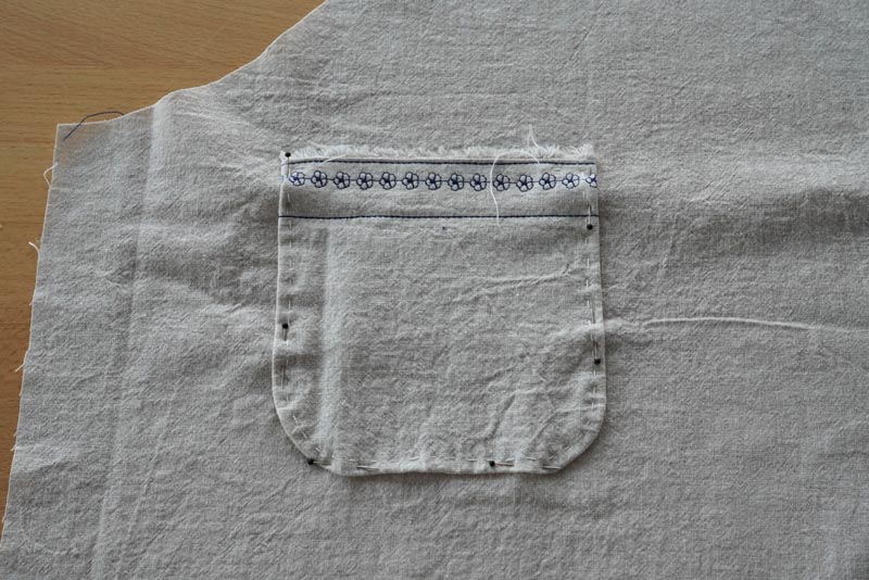 Dámská zástěra - střih zdarma + návod na šití krok za krokem: Našití kapes