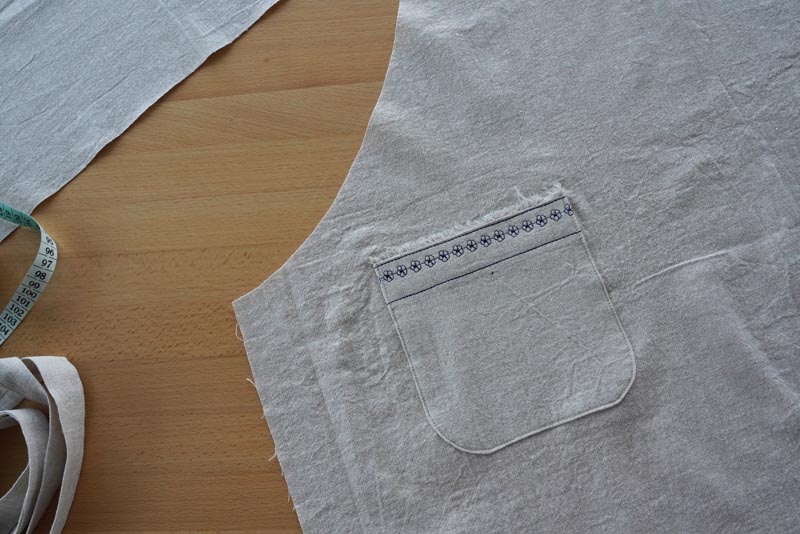 Dámská zástěra - střih zdarma + návod na šití krok za krokem: Našití kapes