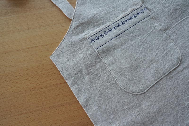 Dámská zástěra - střih zdarma + návod na šití krok za krokem: Lemy