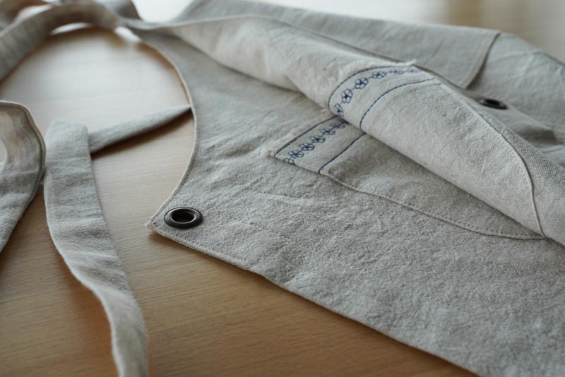 Dámská zástěra - střih zdarma + návod na šití krok za krokem