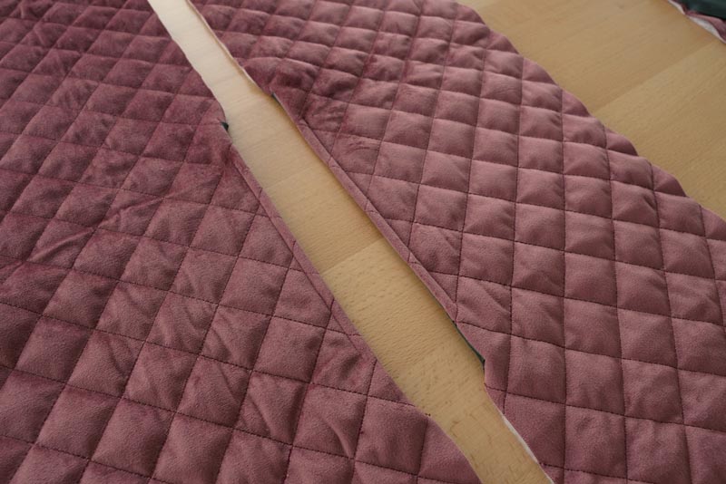 Střih a návod jak ušít dámskou dlouhou vestu s podšívkou, vysokým límcem a vnořenými kapsami - kapsy