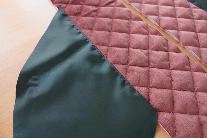 Střih a návod jak ušít dámskou dlouhou vestu s podšívkou, vysokým límcem a vnořenými kapsami - kapsy