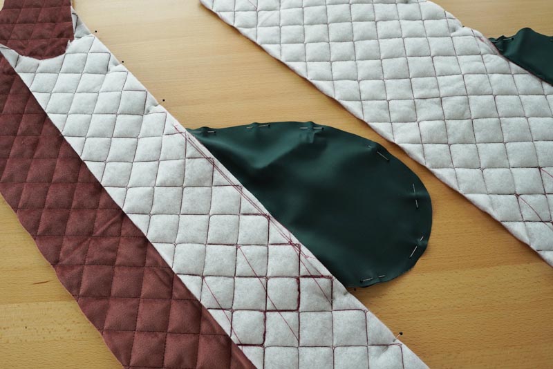 Střih a návod jak ušít dámskou dlouhou vestu s podšívkou, vysokým límcem a vnořenými kapsami - kapsy