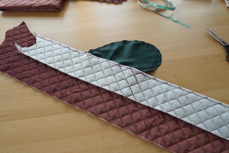 Střih a návod jak ušít dámskou dlouhou vestu s podšívkou, vysokým límcem a vnořenými kapsami - kapsy