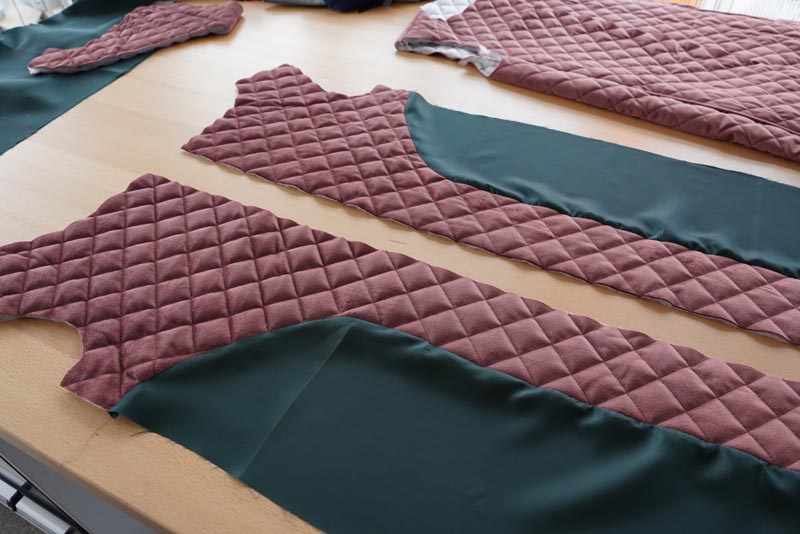 Střih a návod jak ušít dámskou dlouhou vestu s podšívkou, vysokým límcem a vnořenými kapsami - podsádky a podšívka