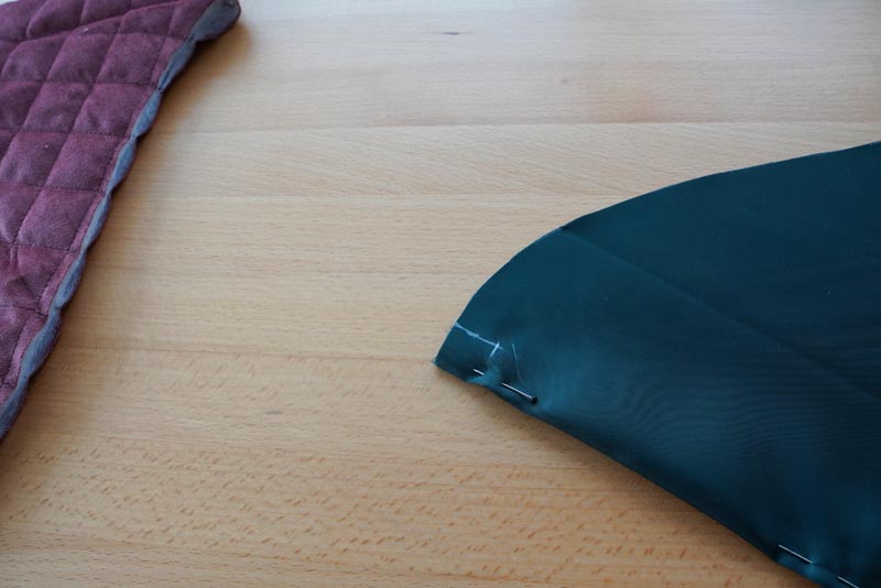 Střih a návod jak ušít dámskou dlouhou vestu s podšívkou, vysokým límcem a vnořenými kapsami - podsádky a podšívka