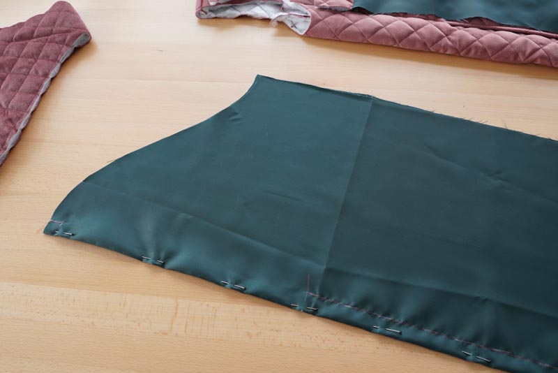 Střih a návod jak ušít dámskou dlouhou vestu s podšívkou, vysokým límcem a vnořenými kapsami - podsádky a podšívka