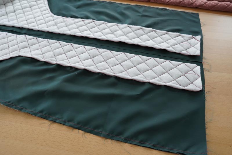 Střih a návod jak ušít dámskou dlouhou vestu s podšívkou, vysokým límcem a vnořenými kapsami - podsádky a podšívka