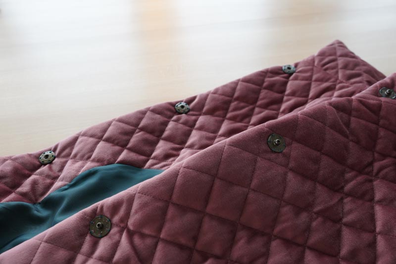 Střih a návod jak ušít dámskou dlouhou vestu s podšívkou, vysokým límcem a vnořenými kapsami - druky