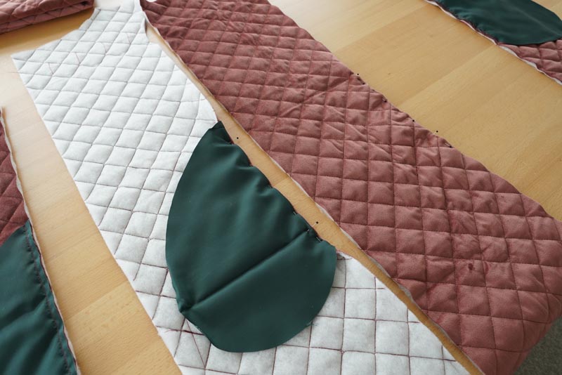 Střih a návod jak ušít dámskou dlouhou vestu s podšívkou, vysokým límcem a vnořenými kapsami - kapsy