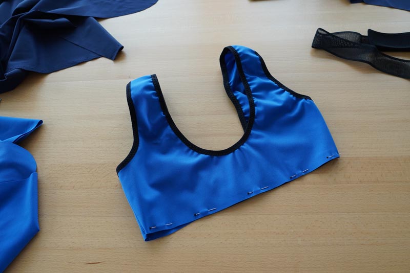 Jak ušít jednoduchý dámský sportovní podprsenkový top