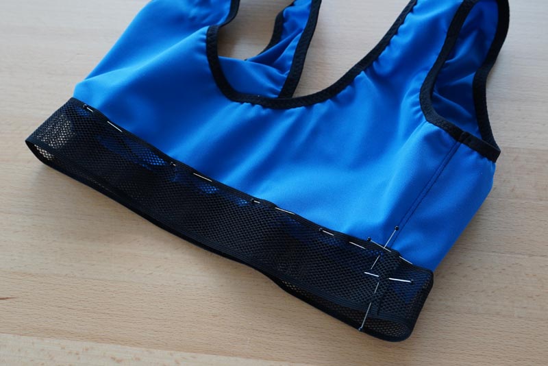 Jak ušít jednoduchý dámský sportovní podprsenkový top