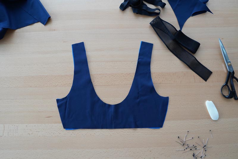 Jak ušít jednoduchý sportovní podprsenkový top