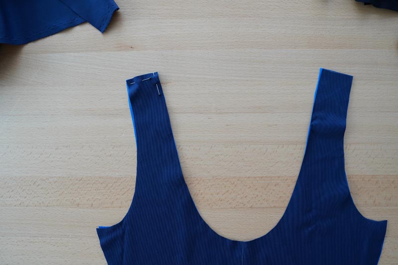 Jak ušít jednoduchý sportovní podprsenkový top