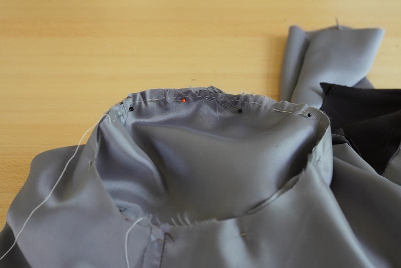 Jak ušít dámské sako s podšívkou - vsazení rukávů
