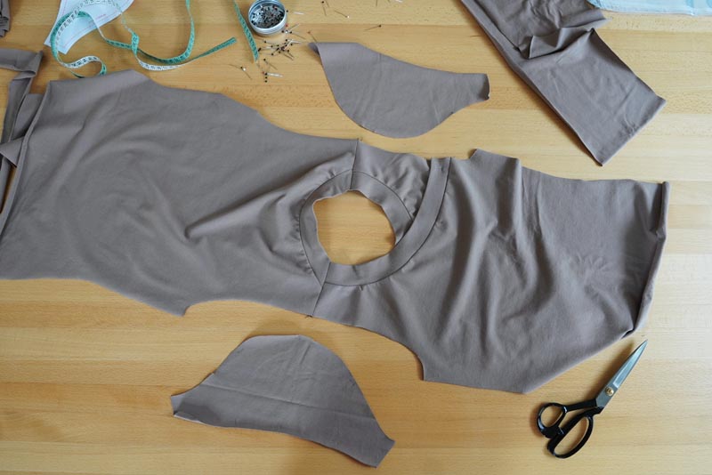 Střih a návod na jednoduché dámské tričko s překřížením - rukávy