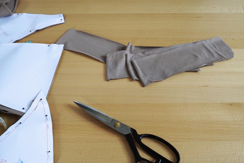 Střih a návod na jednoduché dámské tričko s překřížením - střihová příprava