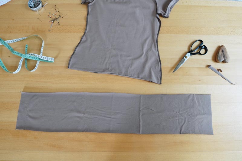 Střih a návod na jednoduché dámské tričko s překřížením - spodní lem