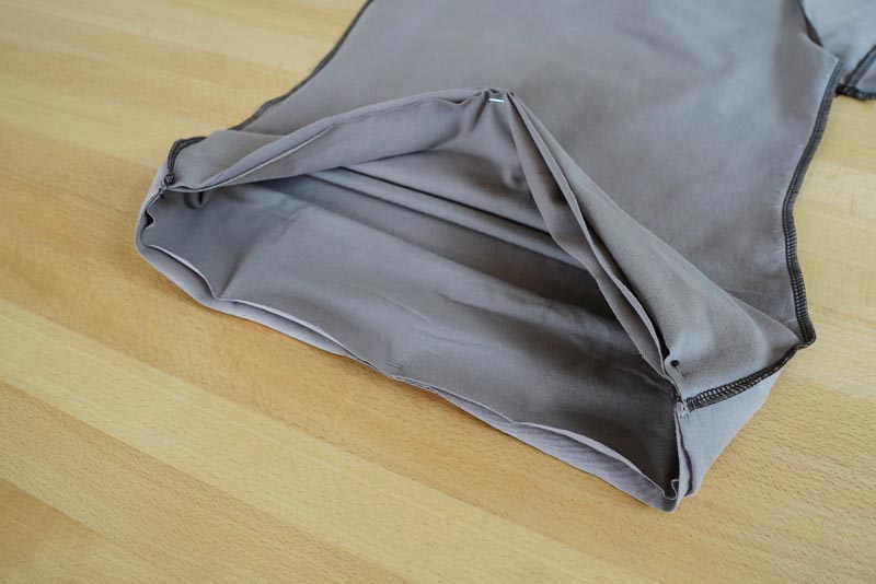 Střih a návod na jednoduché dámské tričko s překřížením - spodní lem