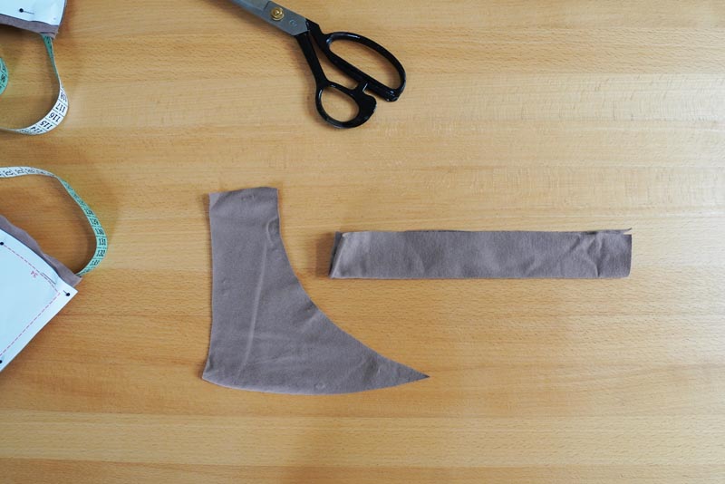 Střih a návod na jednoduché dámské tričko s překřížením - přední dílek ramenní