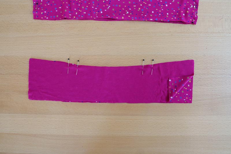 Jak ušít jednoduchý dámský podprsenkový crop top (lambádu) - zadní díly