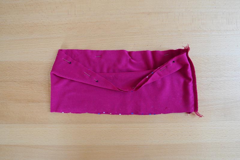 Jak ušít jednoduchý dámský podprsenkový crop top (lambádu) - "pásek"