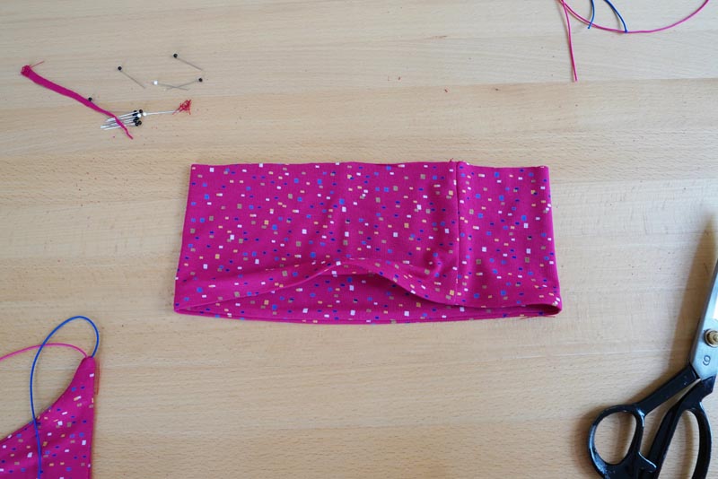 Jak ušít jednoduchý dámský podprsenkový crop top (lambádu) - "pásek"