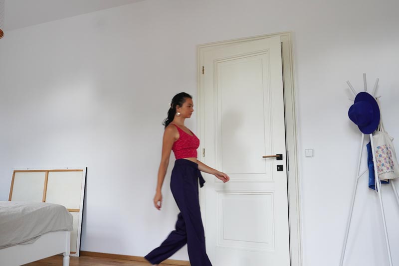 Střih a návod na jednoduchý dámský crop top s dvojitým předním dílem