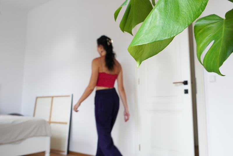 Střih a návod na jednoduchý dámský crop top s dvojitým předním dílem