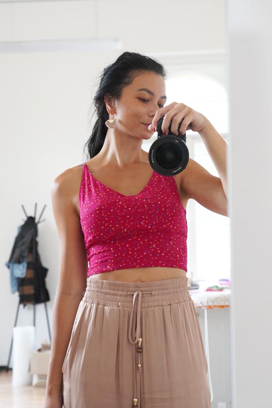 Střih a návod na jednoduchý dámský crop top s dvojitým předním dílem