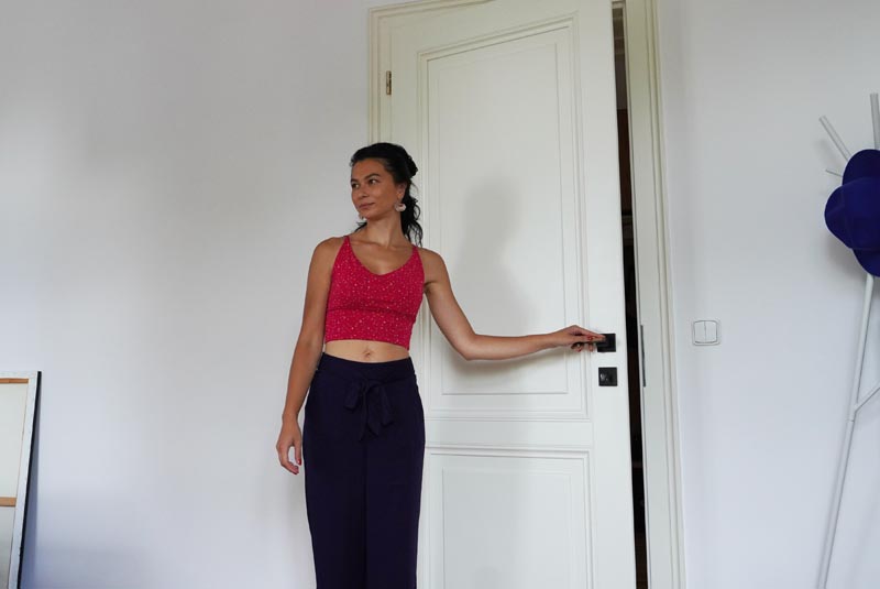 Střih a návod na jednoduchý dámský crop top s dvojitým předním dílem