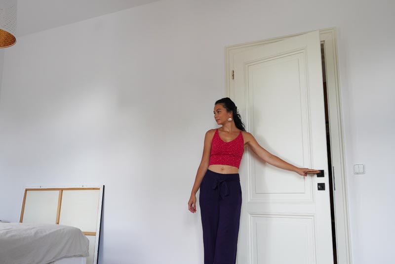 Střih a návod na jednoduchý dámský crop top s dvojitým předním dílem