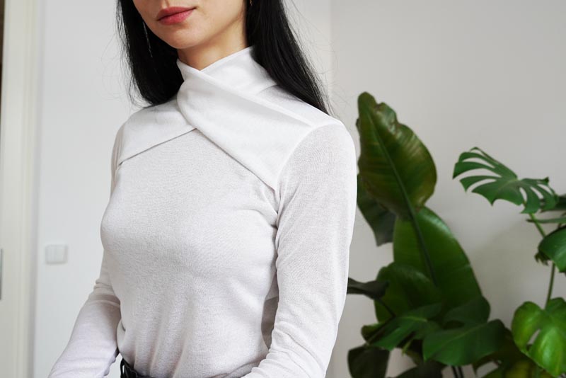 Střih a návod jak ušít dámské přiléhavé tričko se stojáčkem a překřížením