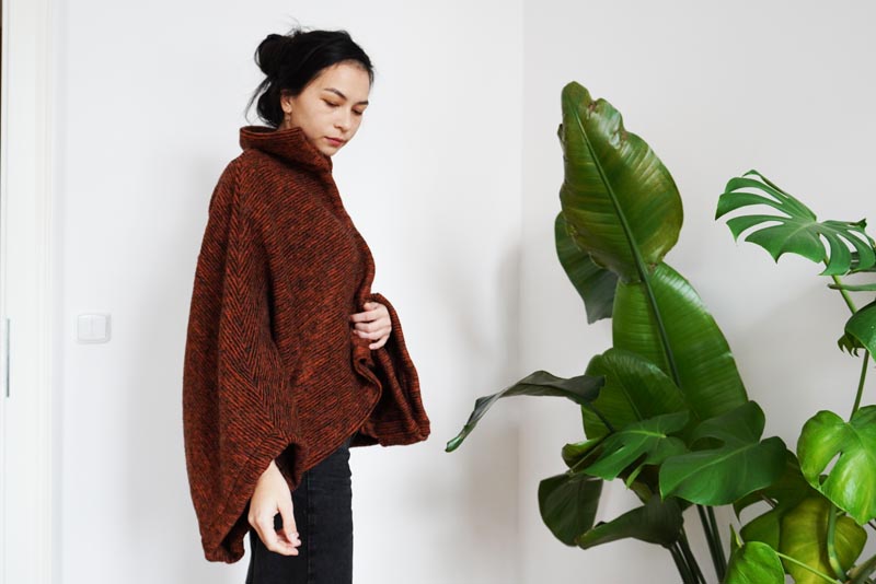 Střih a návod jak ušít jednoduché dámské pončo s límcem