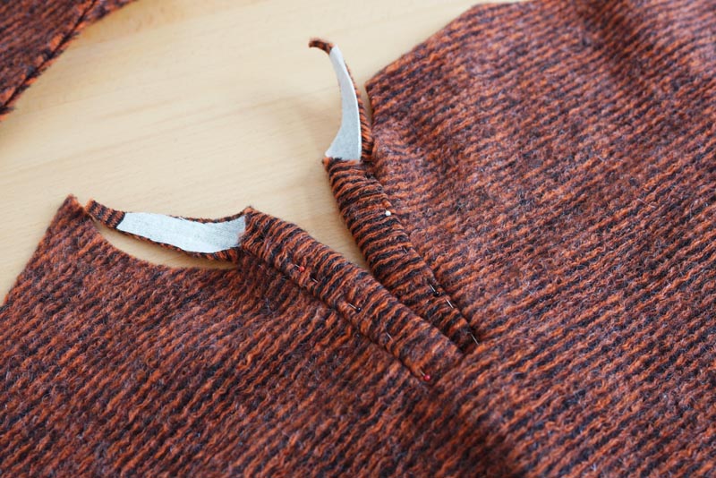 Střih a návod na dámské teplé pončo s límcem